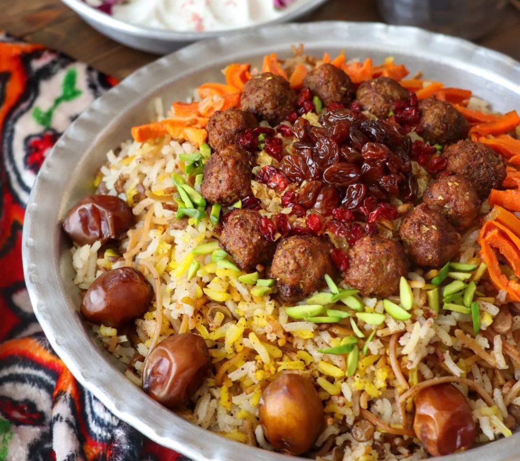 رشته پلو با گوشت قلقلی